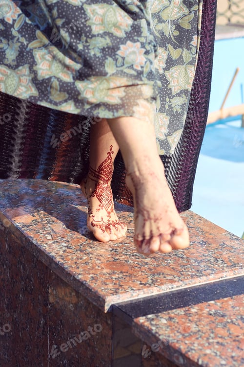 Preview: Feet Are Painted Mehendi. Indian Tattoo Legs Artwork