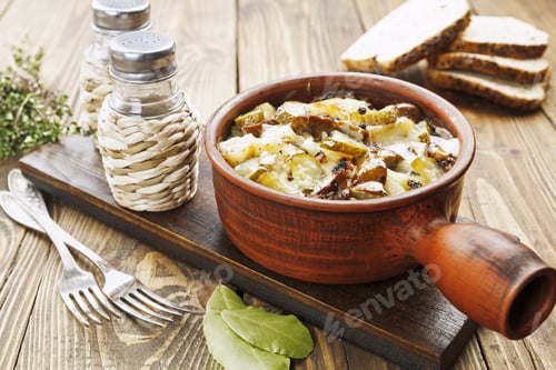 Preview: Kidney, Stewed With Potatoes And Pickles In A Ceramic Pot