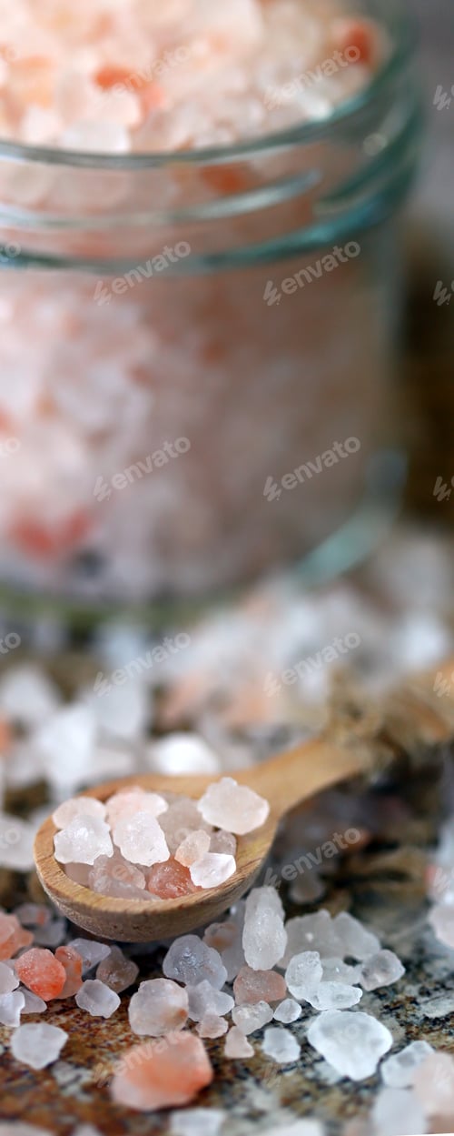 Preview: Pink Himalayan Salt. Healthy Diet Concept. Selective Focus. Macro.