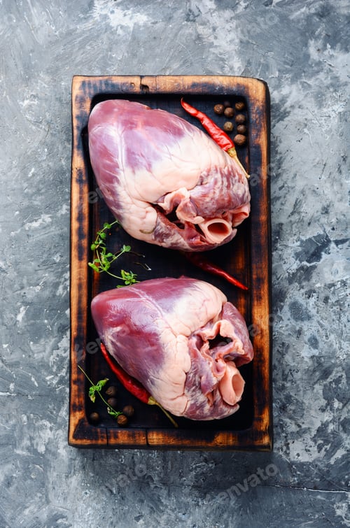 Preview: Whole Raw Pork Heart On A Chopping Board