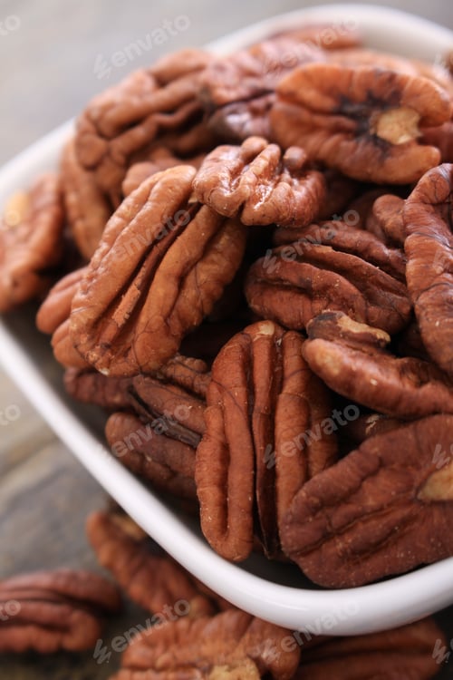 Preview: Healthy Pecan Nut Halves In White Dish