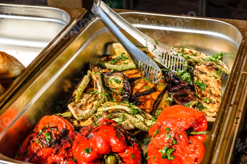 Preview: Grilled Eggplants And Bell Peppers In Metal Tray