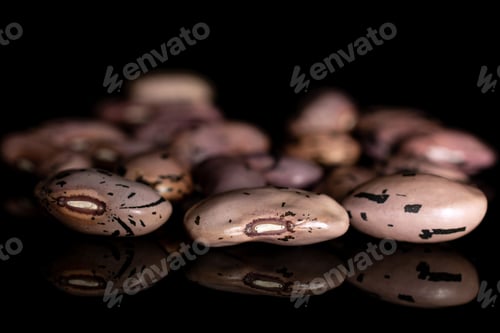 Preview: Lot Of Whole Fresh Speckled Bean Pinto Isolated On Black Glass