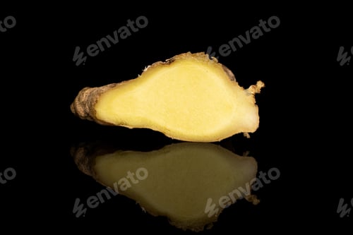 Preview: One Slice Of Fresh Brown Ginger Isolated On Black Glass