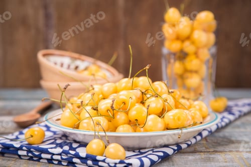 Preview: Fresh Ripe Raw Yellow Sweet Cherry On Colored Plate