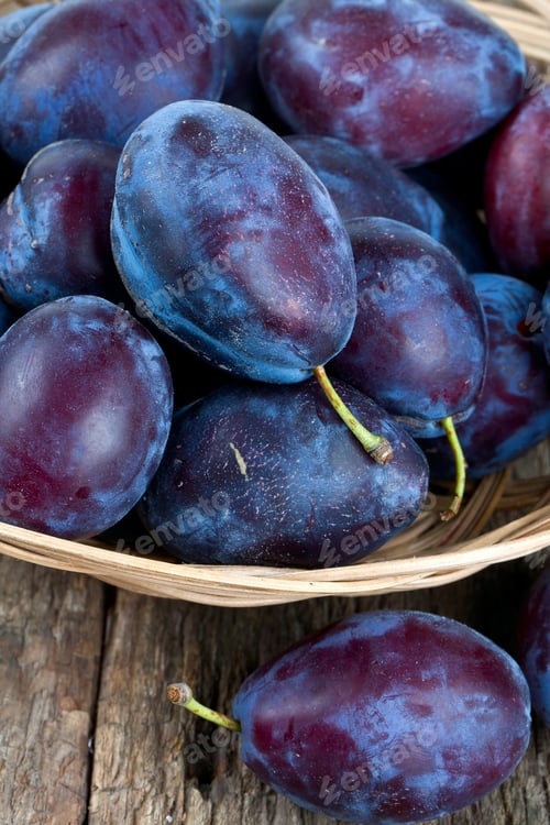 Preview: Fresh Plums