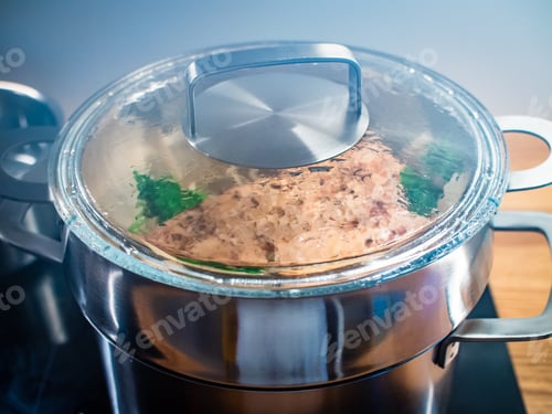 Preview: Steamed Salmon Fillet With Lemon And Parsley In Pot
