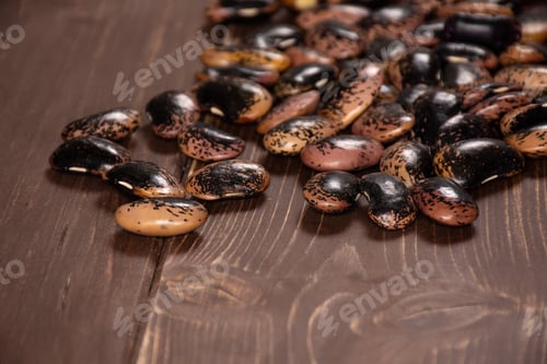 Preview: Lot Of Whole Raw Speckled Colored Butter Beans Painted Lady Scarlet Runner Variety On Brown Wood