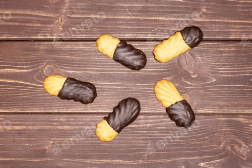 Preview: Group Of Five Whole Baked Lazy Cookie With Chocolate Flatlay On Brown Wood