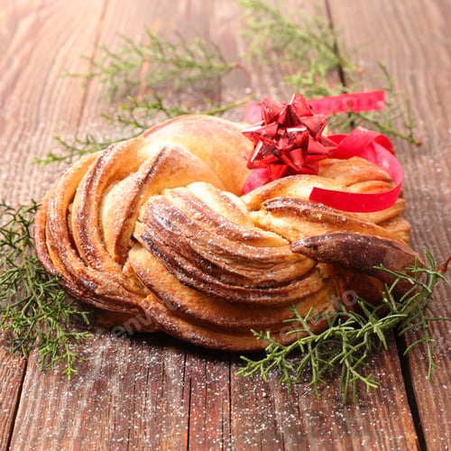 Preview: Cinnamon Roll Cake For Christmas