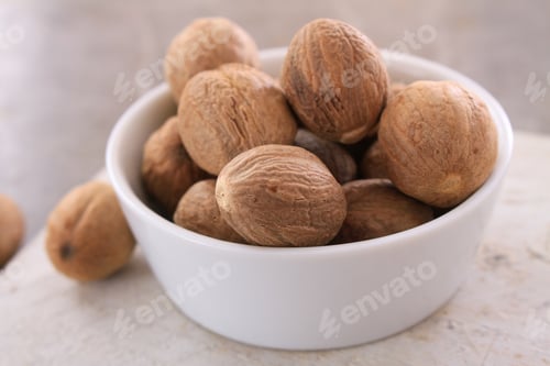 Preview: Whole Nutmeg Spice In Dish