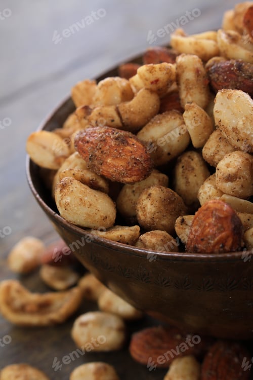 Preview: Roasted Harissa Nut Snack Selection In Dish