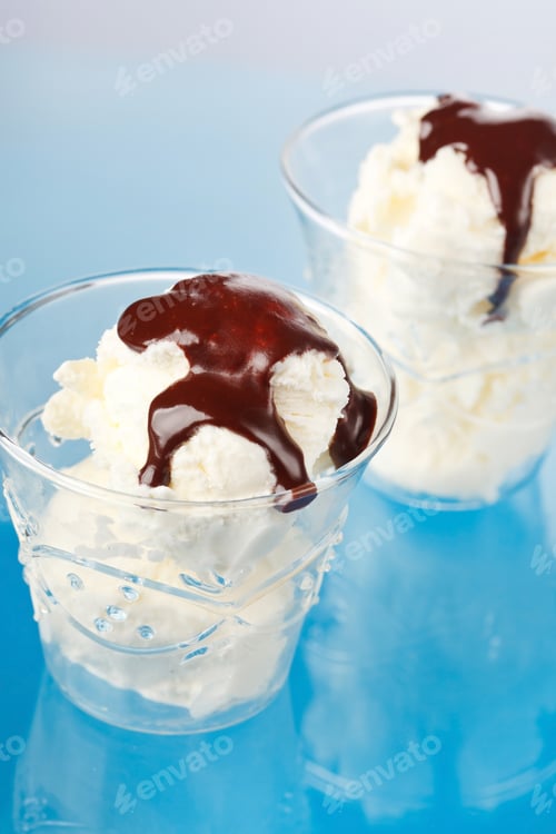 Preview: Vanilla Ice Cream With Chocolate