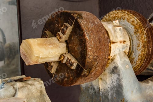 Preview: Lathe Machine For Manufacturing Onyx Products In A Workshop In Turkey