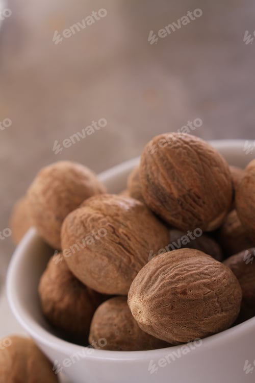 Preview: Whole Nutmeg Spice In Dish