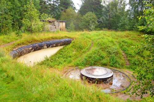 Vista previa: The Ruins Of Old Artillery Batteries Of Krasnaya Gorka In Leningrad Region, Russia.
