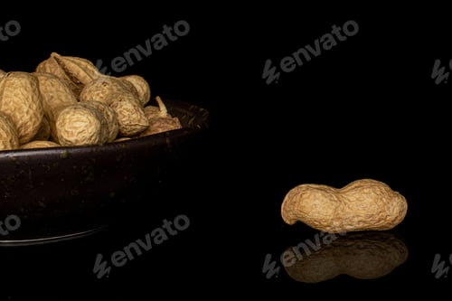 Preview: Lot Of Whole Tasty Beige Peanut In Glazed Bowl Isolated On Black Glass