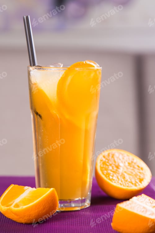 Preview: Fresh Orange Tea With Pieces Of Fruit And Ice Inside