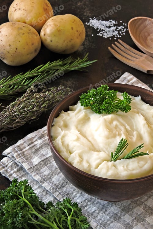 Preview: Warm Mashed Potatoes With Aromatic Herbs