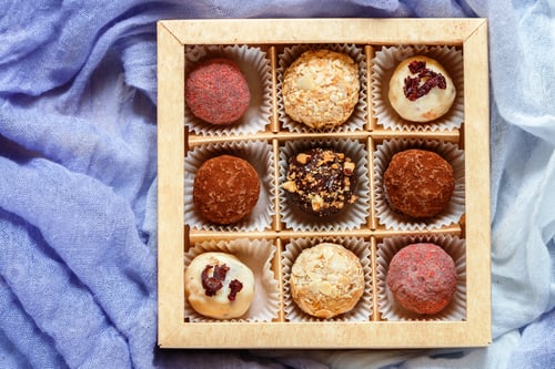 Preview: Assorted Truffle Set Of Dark And White Chocolate With Almonds, Hazelnuts And Dried Cranberries Or