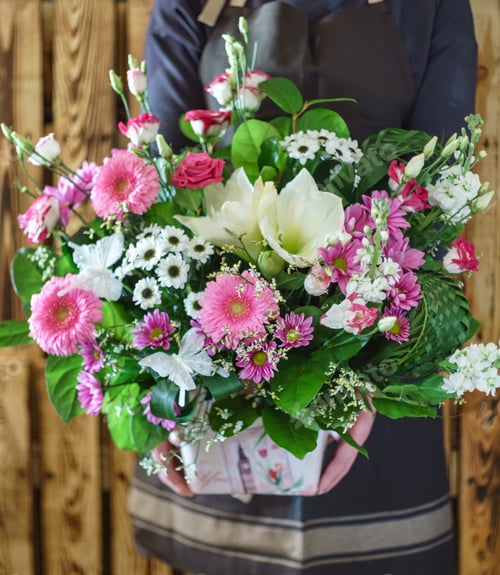 Preview: Nice Bouquet In The Hands