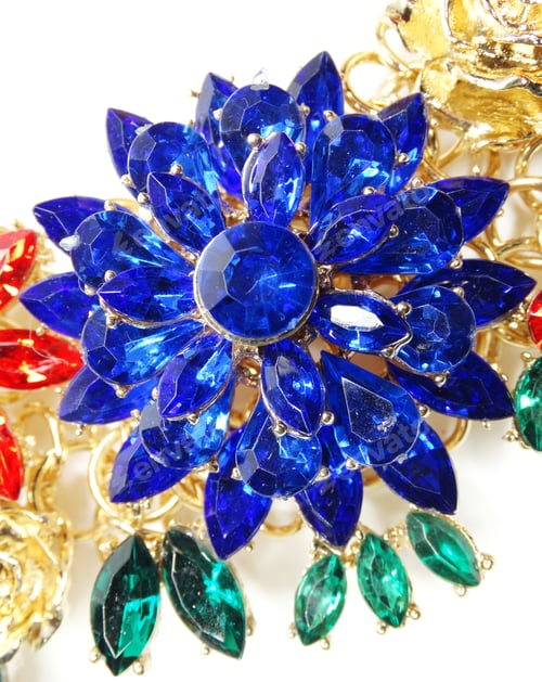 Preview: Close-up of a Decorative Floral Gemstone Ornament