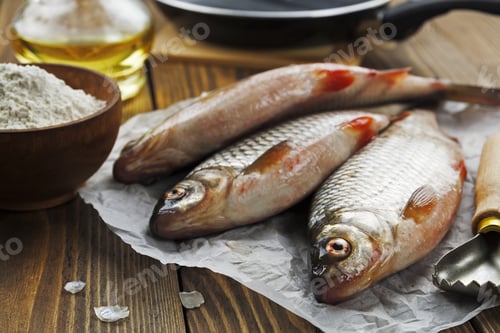 Preview: Fresh Fish Rudd, Ide On A Wooden Table