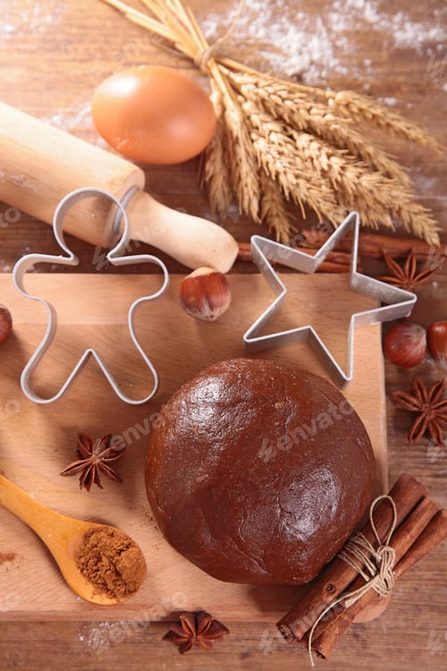 Preview: Raw Gingerbread Dough For Cookies And Mold