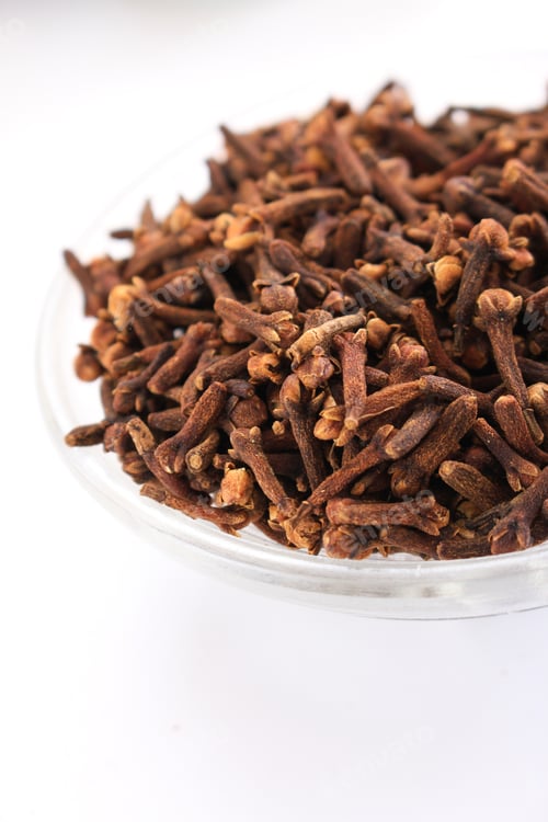 Preview: Fresh Dried Clove Spice In Glass Dish