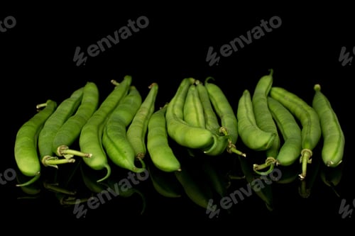 Preview: Lot Of Whole Snap Green Bean Isolated On Black Glass