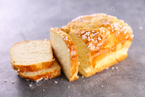 Preview: Brioche- Loaf Cake And Slices
