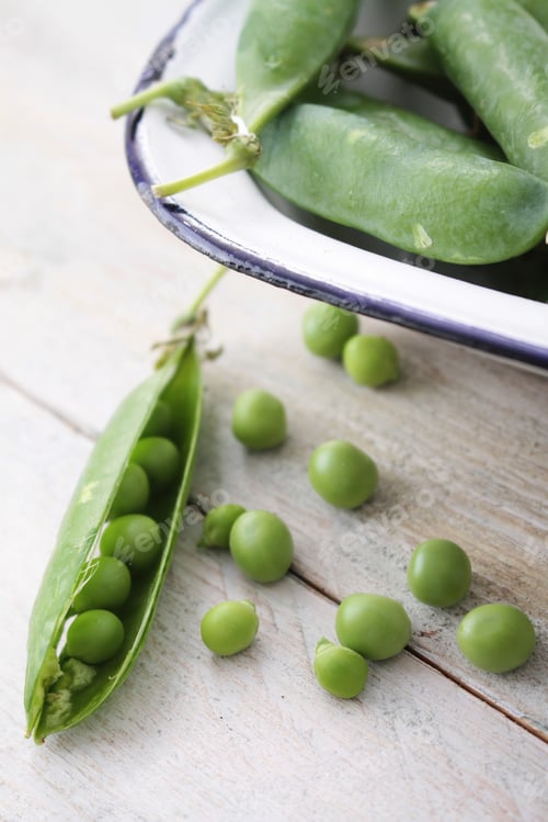 Preview: Fresh Garden Peas In Pod