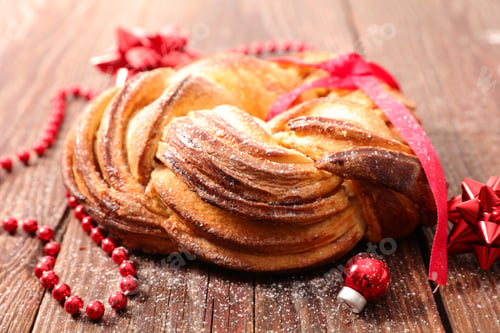 Preview: Christmas Cinnamon Cake Roll