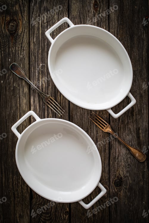 Preview: Empty Plate On Wooden Table