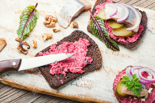 Preview: Small Sandwiches Or Bruschettas With Salted Herring, Beetroot And Onions