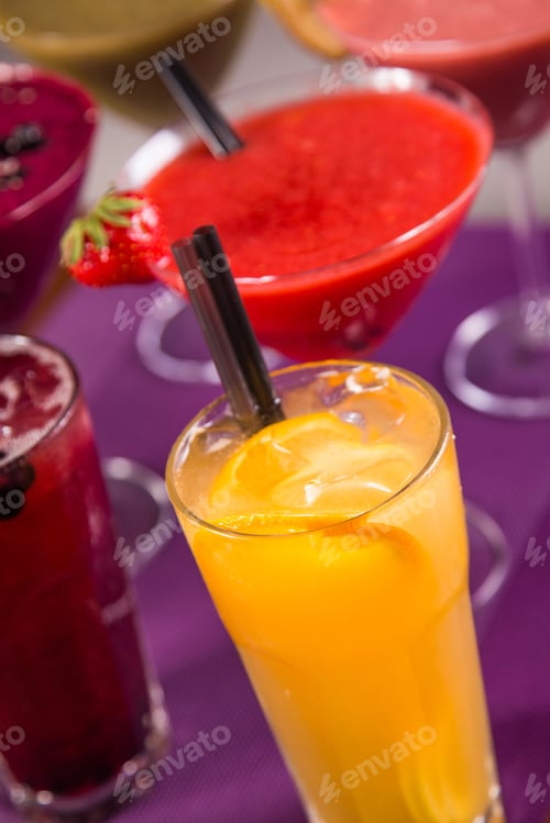 Preview: Fresh Orange Tea With Pieces Of Fruit And Ice Inside