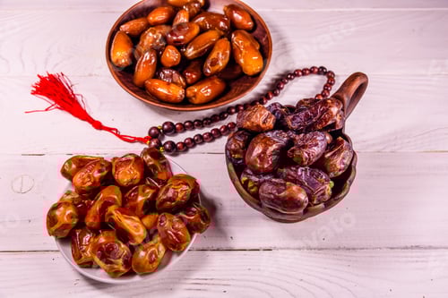 Preview: Date Fruits And Rosary On White Wooden Table
