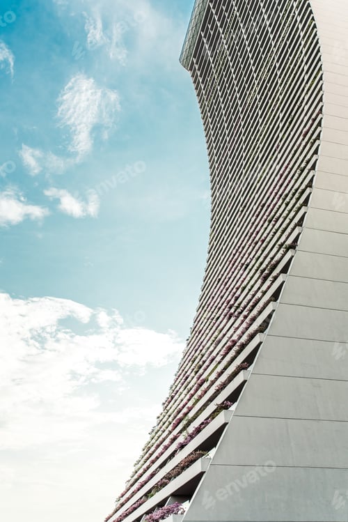 Preview: Singapore, Oct 2019: Marina Bay Sands Hotel. Futuristic High Rise Building With Flower Balconies