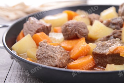Hearty Beef Stew with Carrots and Potatoes