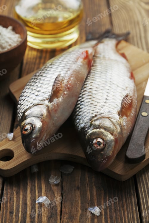 Preview: Fresh Fish Rudd, Ide On A Wooden Table