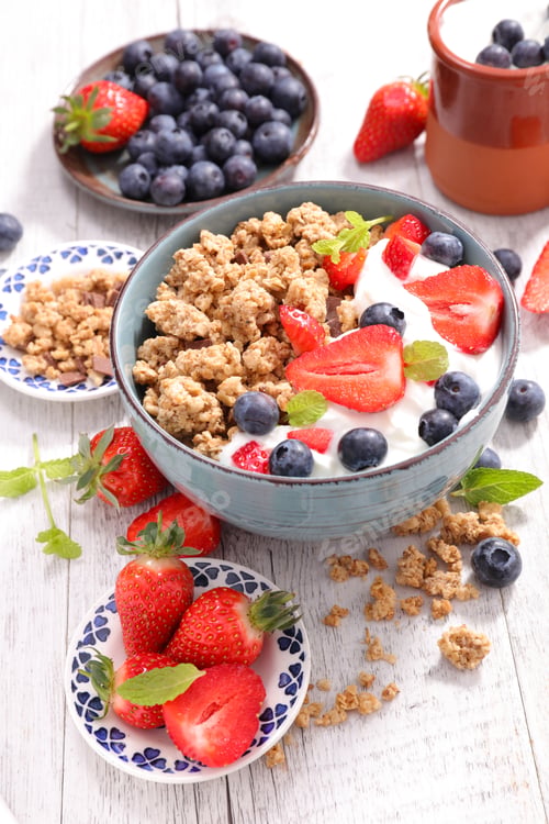 Preview: Healthy Breakfast With Muesli And Berry Fruit