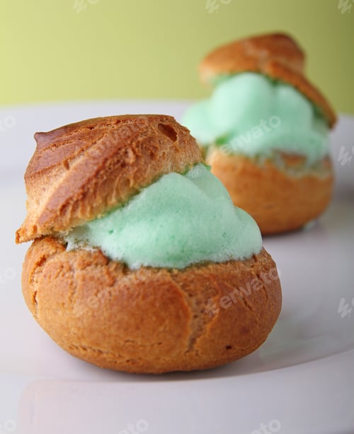 Preview: Pistachio Profiterole