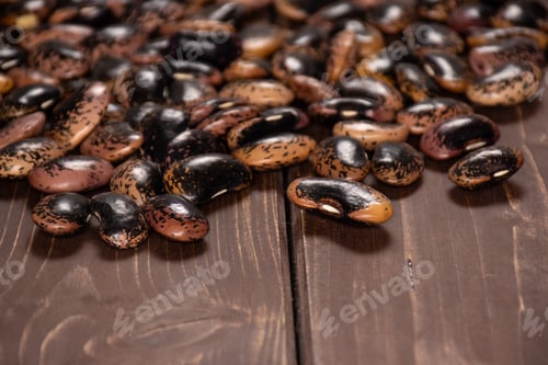 Preview: Lot Of Whole Speckled Colored Butter Beans Painted Lady Scarlet Runner Variety On Brown Wood