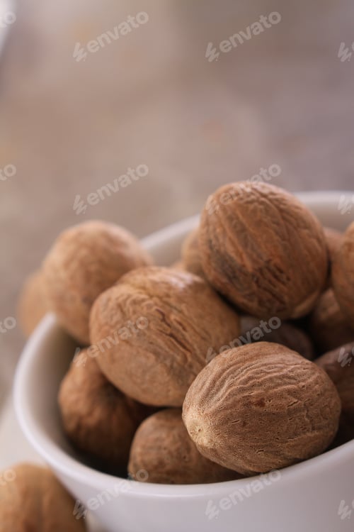 Preview: Whole Nutmeg Spice In Dish