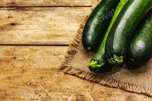 Vista previa: Whole Unpeeled Green Zucchini. New Harvest, On Sackcloth, Wooden Boards Background, Copy Space