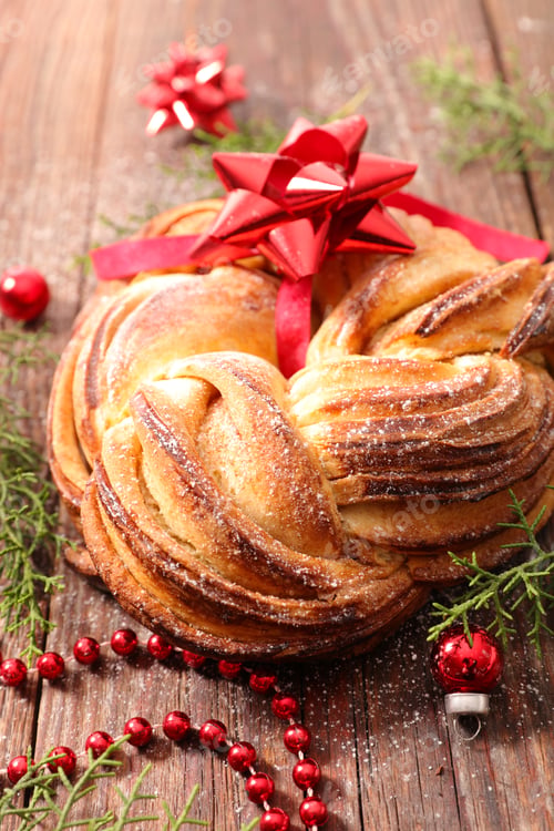 Preview: Christmas Brioche And Decoration