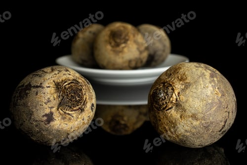 Preview: Group Of Five Whole Raw Red Beetroot On White Ceramic Plate Isolated On Black Glass