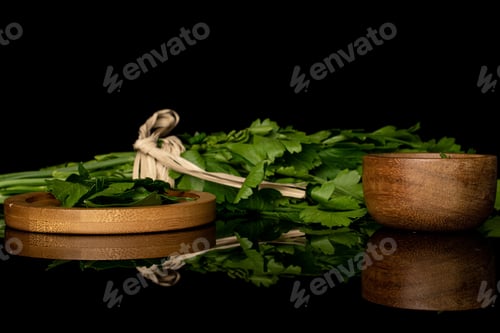 Preview: Lot Of Whole Lot Of Pieces Of Fresh Green Parsley On Round Bamboo Coaster In Bamboo Bowl With Straw