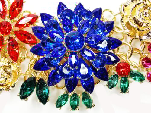 Preview: Colorful Jeweled Brooches with Gold Chain Design