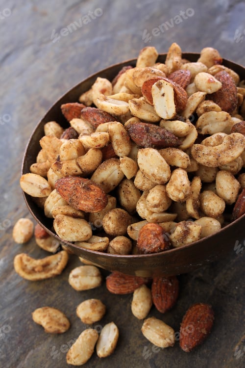 Preview: Roasted Harissa Nut Snack Selection In Dish